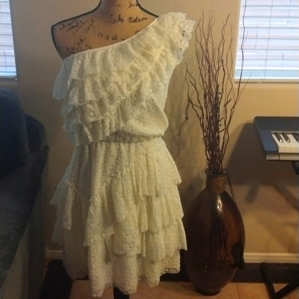 Chelsea & Violet Beautiful one side off shoulder lace dress. Size xs